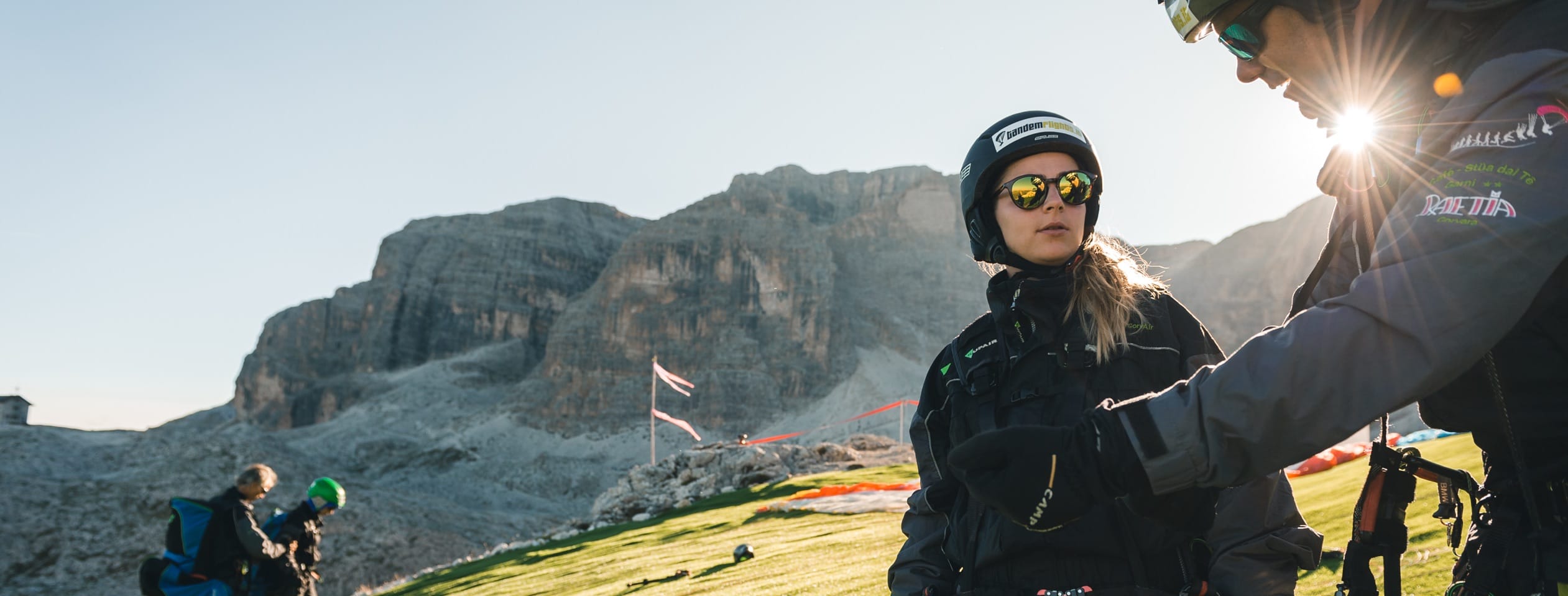 Tandem paraglider flights from Boé